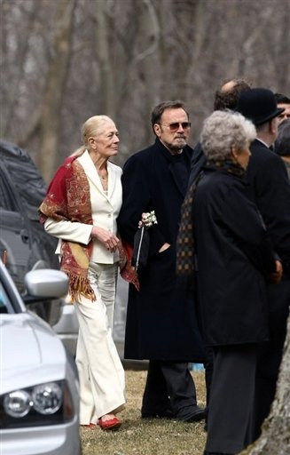 Natashinu matku, herečku Vanessu Redgrave, doprovodil na pohřeb manžel Franco Nero