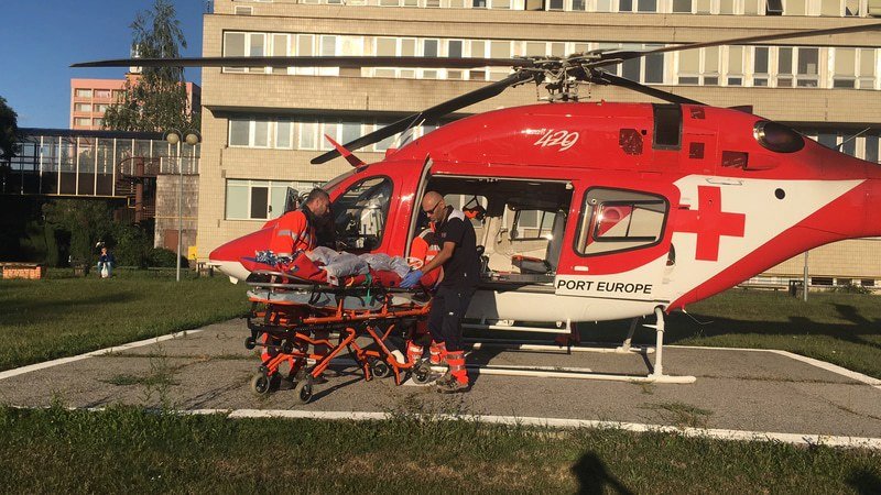Vanessku musel do nemocnice transportovat vrtulník zdravotníků.