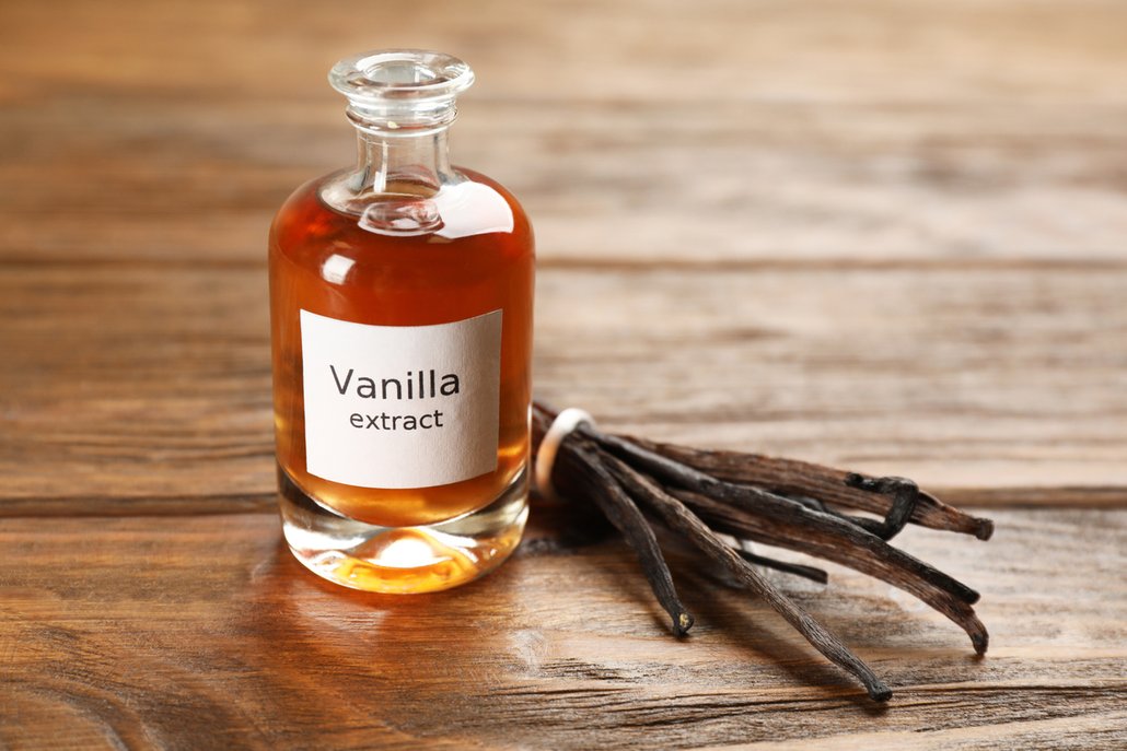 Místo vanilkového extraktu můžete přidat i zrníčka vyškrábaná z vanilkového lusku.