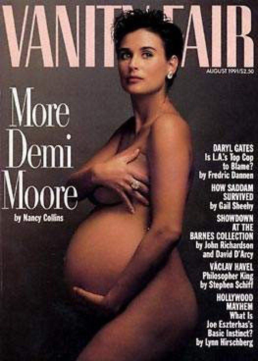 Demi Moore na dnes již legendární titulce magazínu Vanity Fair. Řekli byste, že tato fotka je stará už 20 let?