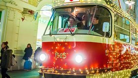 Ulicemi Brna bude jezdit speciální Vánoční tramvaj.