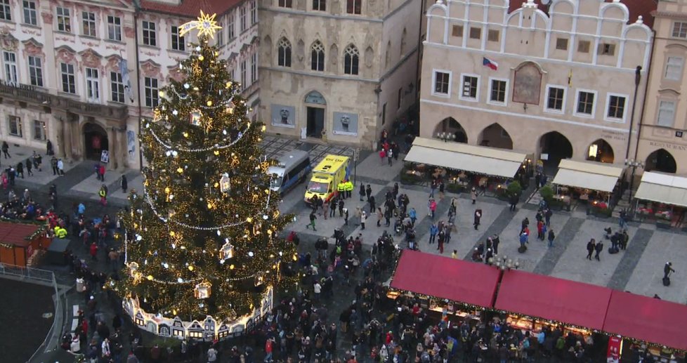 Vánoční trhy na Staroměstském náměstí pohledem živého vysílání Blesku