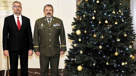 Vánoce popřál i ministr obrany Lubomír Metnar (za ANO) a náčelník generálního štábu Aleš Opata.