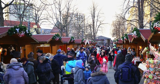 Takto vypadaly vánoční trhy v Břeclavi v roce 2019.