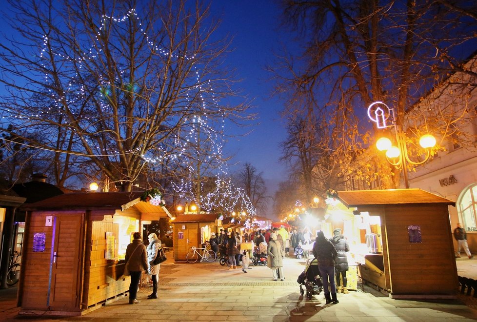 Takto vypadaly vánoční trhy v Břeclavi v roce 2019.