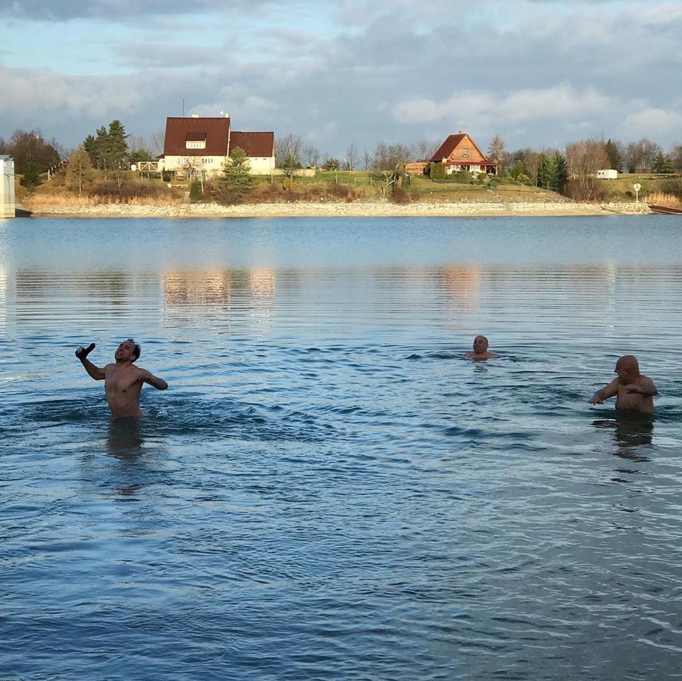 Vánoce hvězd: Johan Mádr se koupal ve vodě o -2 stupních