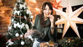 První recepty na tradiční vánoční cukroví, jak jej známe dnes, se v kuchařských knihách začaly objevovat až na počátku 19. století.