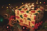 Češi se letos do nakupování vánočních dárků tolik nehrnou. Podle ekonoma za tím stojí i propad reálných mezd