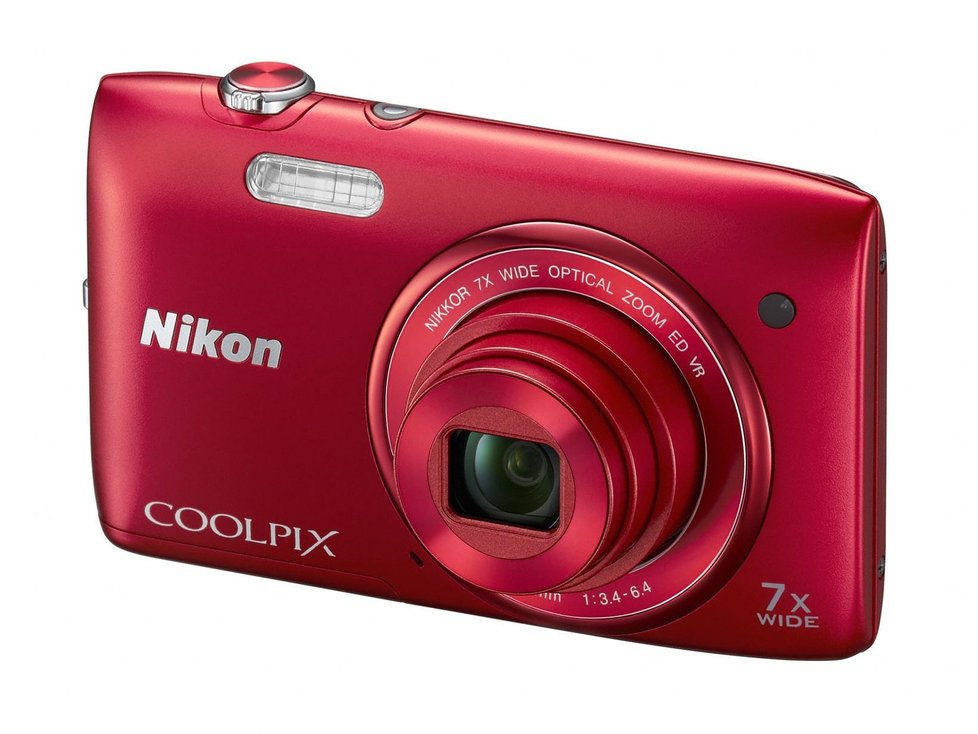 Ryze dámský fotoaparát, Nikon Coolpix, prodejny OKAY elektrospotřebiče, 2599 Kč.