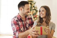 Vánoční manuál pro muže: Co od vás chceme a co nám nekupujte!