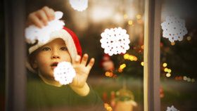 Vánoční inspirace: Za pár korun si vykouzlíte krásné dekorace do oken