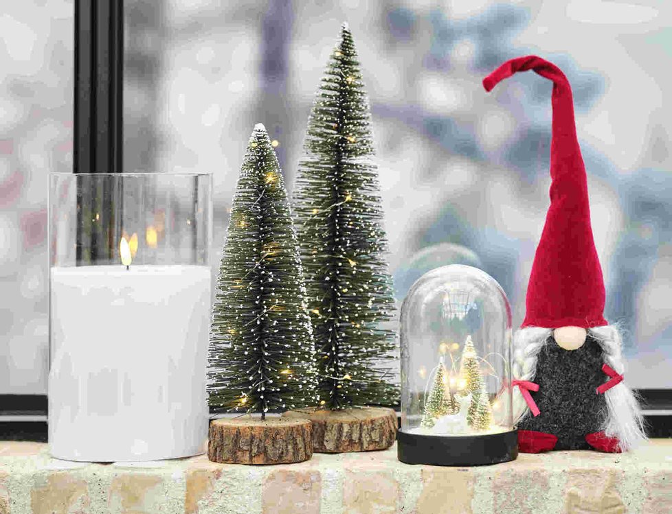 Tradiční skandinávské Vánoce, to jsou ovšem hlavně veselí skřítkové. Půvabné drobné dekorace vám pomohou vytvořit bezpočet zákoutí se sváteční tematikou.