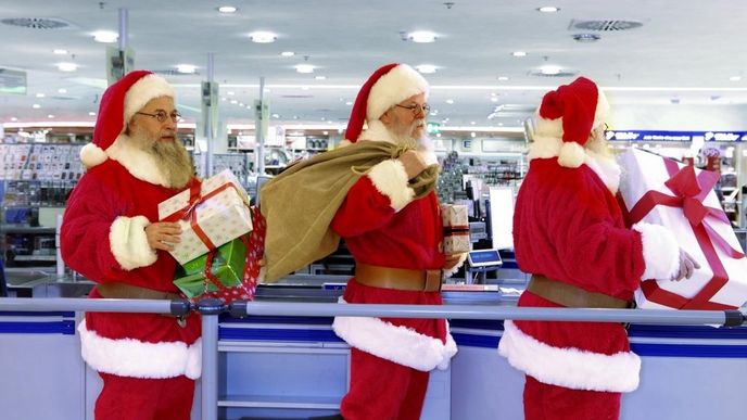 Vánoce jsou tady a Santové míří do nákupních center