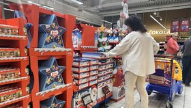 Do Štědrého dne zbývají více než 2 měsíce, ale v Česku jsou Vánoce: Invaze kolekcí a Mikulášů v obchodech!