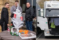 Duch Vánoc na zavřených britských hranicích: Kamioňáci zdobí stromeček a doufají ve vysvobození