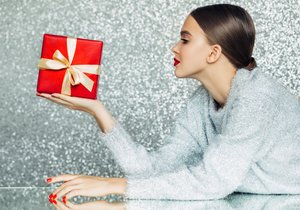 Nejkrásnější vánoční balíčky s kosmetikou: Kde seženete ty nejhezčí?