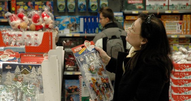 Češi nakupují letos na Vánoce více, než minulý rok.