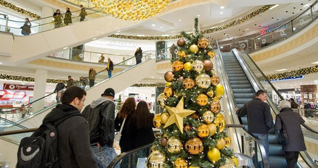 Vánoční nákupy stály prodavače život