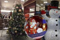 Čokoládový Santa i vánoční stromy v obchodech v září naštvali lidi: Je to stres