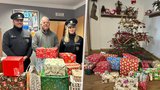 Dojemné gesto karlovarských policistů: Do dětských domovů rozdali téměř stovku darů!