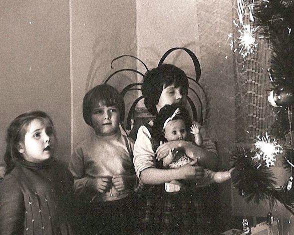 Vánoce 1967 - Své tři dcery u stromečku takto zvěčnil Jaroslav Hlaváček z Českého Brodu