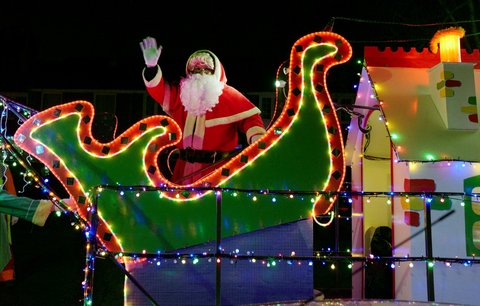 Santa Claus vyrazil na cestu s dárky. Sám si přeje pomoc přírodě