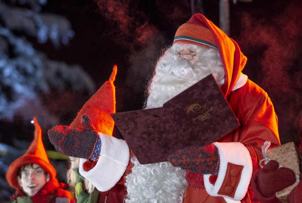 Za hudby a tance vyrazil v neděli večer Santa Claus ze svého „oficiálního domova“ ve finském Rovaniemi, aby doručil dárky dětem po celém světě.