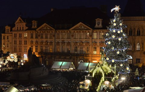 Historie stromů na Staroměstském náměstí: Jak vypadaly za protektorátu i za normalizace?