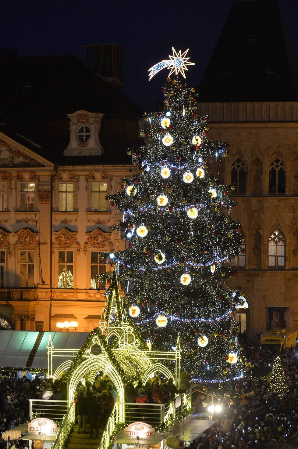 Slavnostní rozsvícení doprovázela Vltava od Bedřicha Smetany.