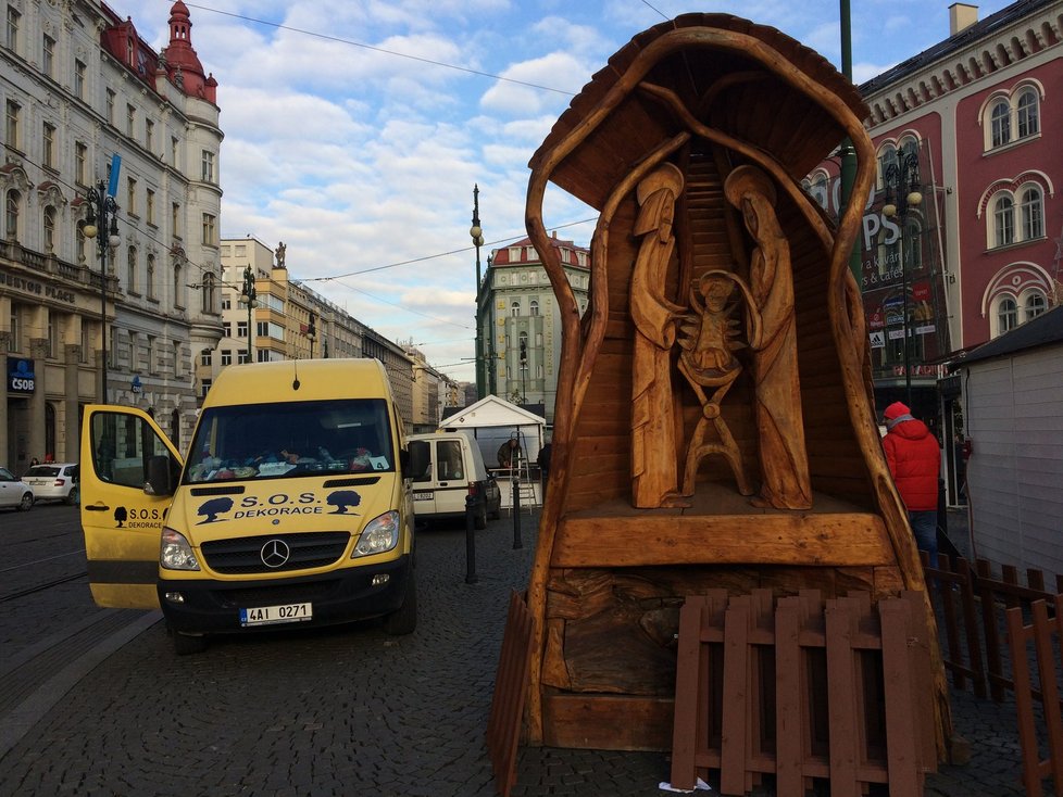 Vánoční trhy na náměstí Republiky čekají dokončovací práce.