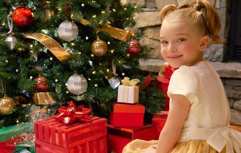 Vánoce po česku: Děti dostávají nejčastěji oblečení, na prarodiče zapomínáme