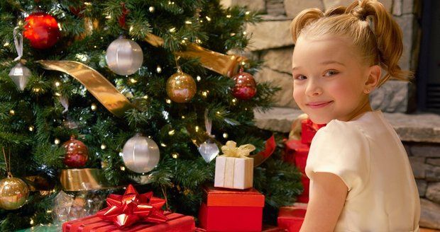 Vánoce po česku: Děti dostávají nejčastěji oblečení, na prarodiče zapomínáme