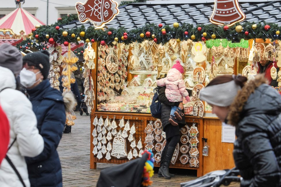 Vánočních trhy na náměstí Republiky v Plzni skončí také v pátek úderem 18. hodiny.