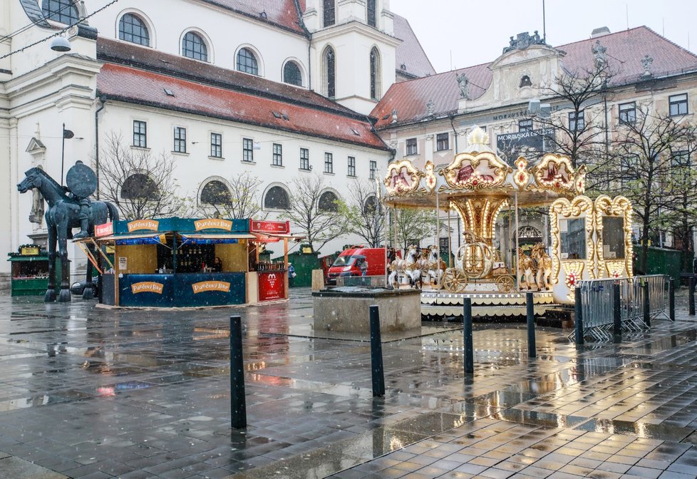Ani trhy na Moravském náměstí v Brně nebudou mít dlouhého trvání...