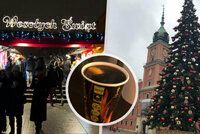 Vánoce ve Varšavě: Skromné trhy, kýč i absence davů. Vyjde u Poláků levněji i vycházka na svařák?