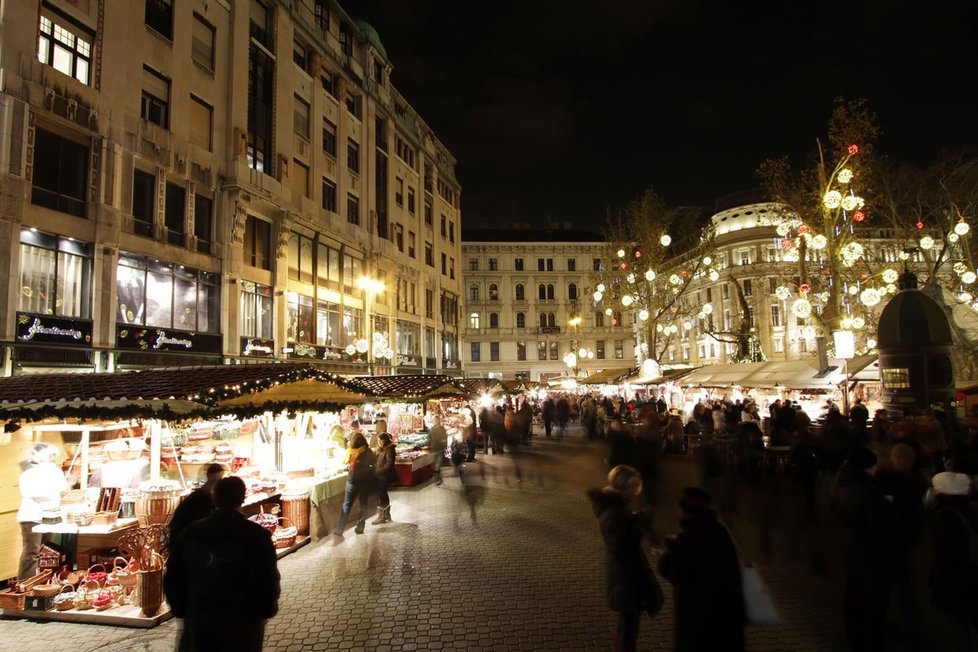 Vánoční trhy nezačnou co nevidět pouze v Praze na Staroměstském náměstí, ale také v dalších evropských městech. A skutečně stojí za to je navštívit...