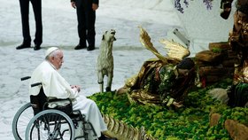 Ve Vatikánu rozsvítili vánoční strom a odhalili betlém, nechyběl u toho ani papež František (3. 12. 2022).