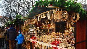Takto to vypadá na vánočních trzích na Staroměstském náměstí
