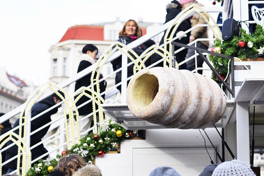 Takto to vypadá na vánočních trzích na Staroměstském náměstí