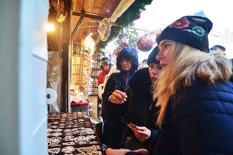 Takto to vypadá na vánočních trzích na Staroměstském náměstí
