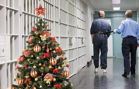 Vánoce ve vězení netráví jen odsouzení: Jak vypadají svátky ostrahy?