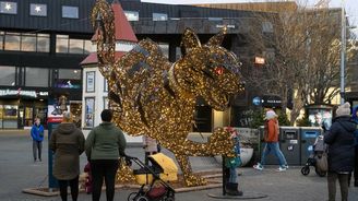 Vánoční tradice: Kde pálí slámovou kozu a proč musíte na Islandu dostat jako dárek nové oblečení?