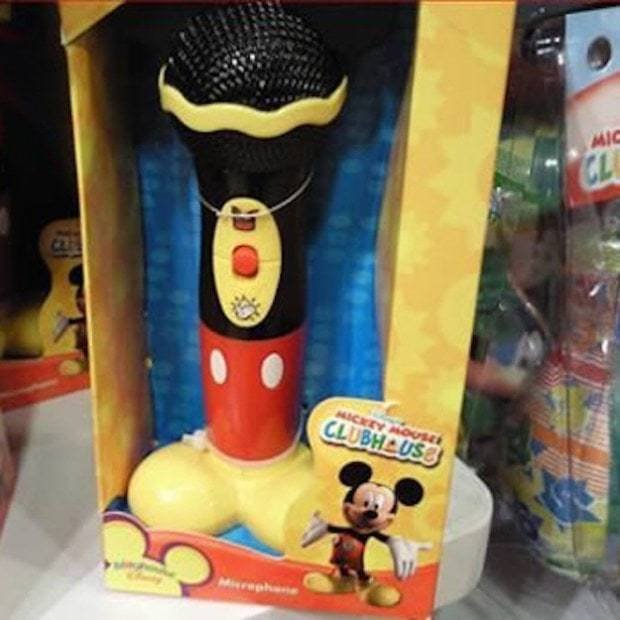Mikrofon Mickey Mouse vypadá dost falicky.