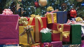 Tipy na vánoční dárky: Co dát partnerovi, rodičům a kamarádkám? Stovky nápadů v galerii!