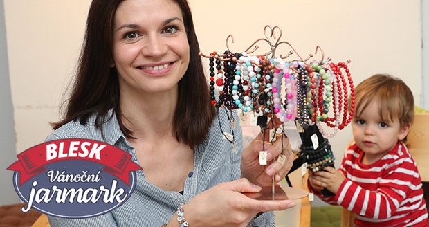 Andrea (35) vyrábí „chytré“ náramky, které zachraňují děti! Pojďte se přesvědčit na Vánoční jarmark Blesku