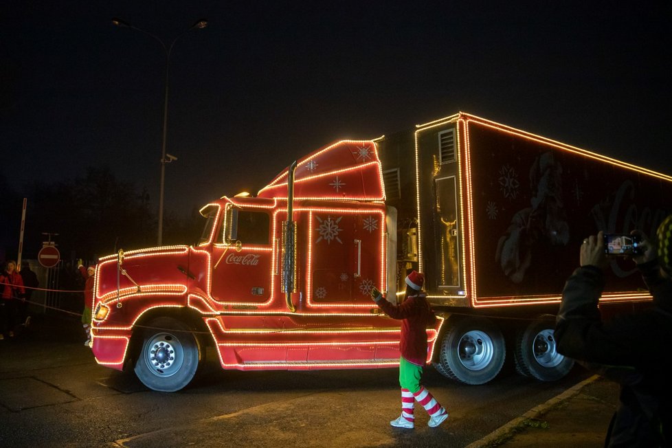 Skupina Mirai na rozsvícení vánočního kamiónu.