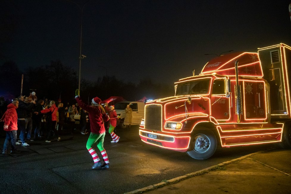 Skupina Mirai na rozsvícení vánočního kamiónu.