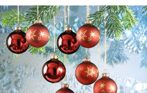 Vánoční stromek: Letos jsou trendem ozdoby v oranžové, skořicové a kávové