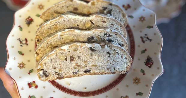 Vánoční štola patří na sváteční stůl, vyzkoušejte ji letos i vy.
