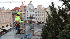 Vánoční trhy na Staroměstském náměstí: Program se ruší, strom ozdobí zlatá a červená